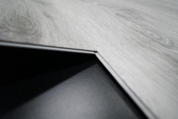 Free Sample China Wholesale LVT loose lay click 5.00mm Luxury vinyl plank flooring