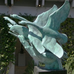 Animal Metal Craft Bronze Flying Geese Goose on Hand Sculpture
